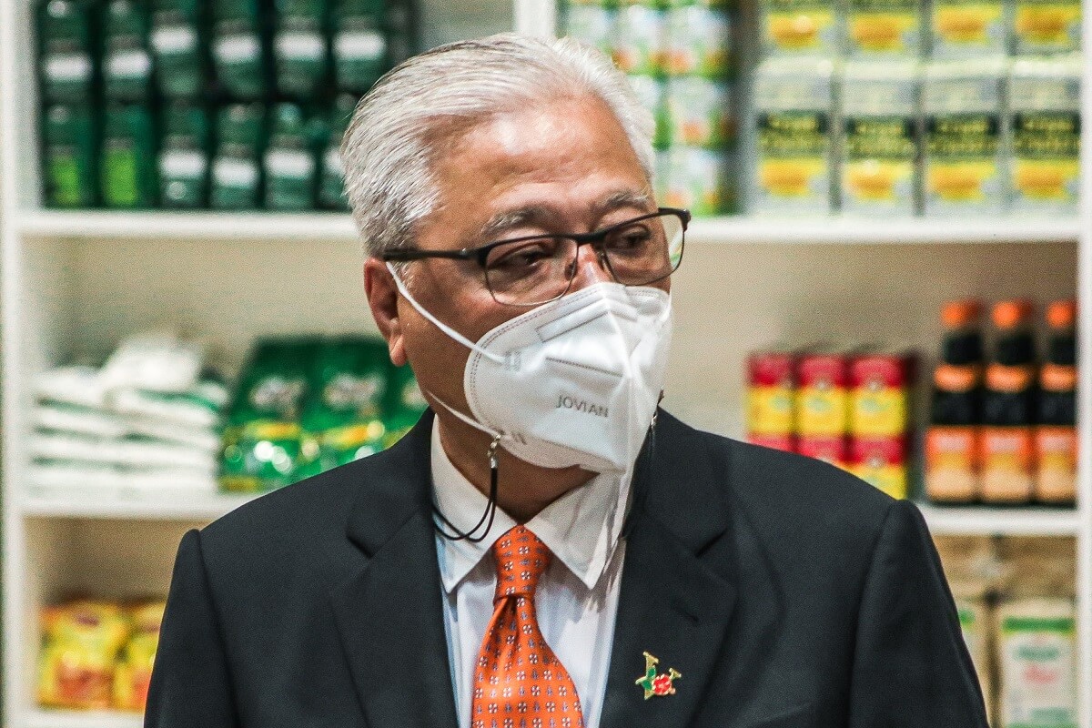 PM launches Malaysian family foundation to assist in education of country’s younger generation